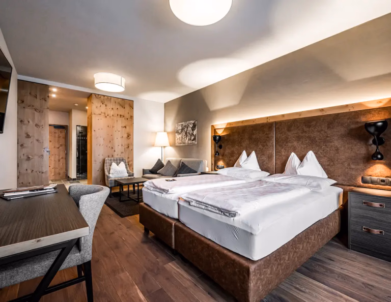 Rooms & Suites