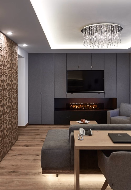 Rooms and Suites