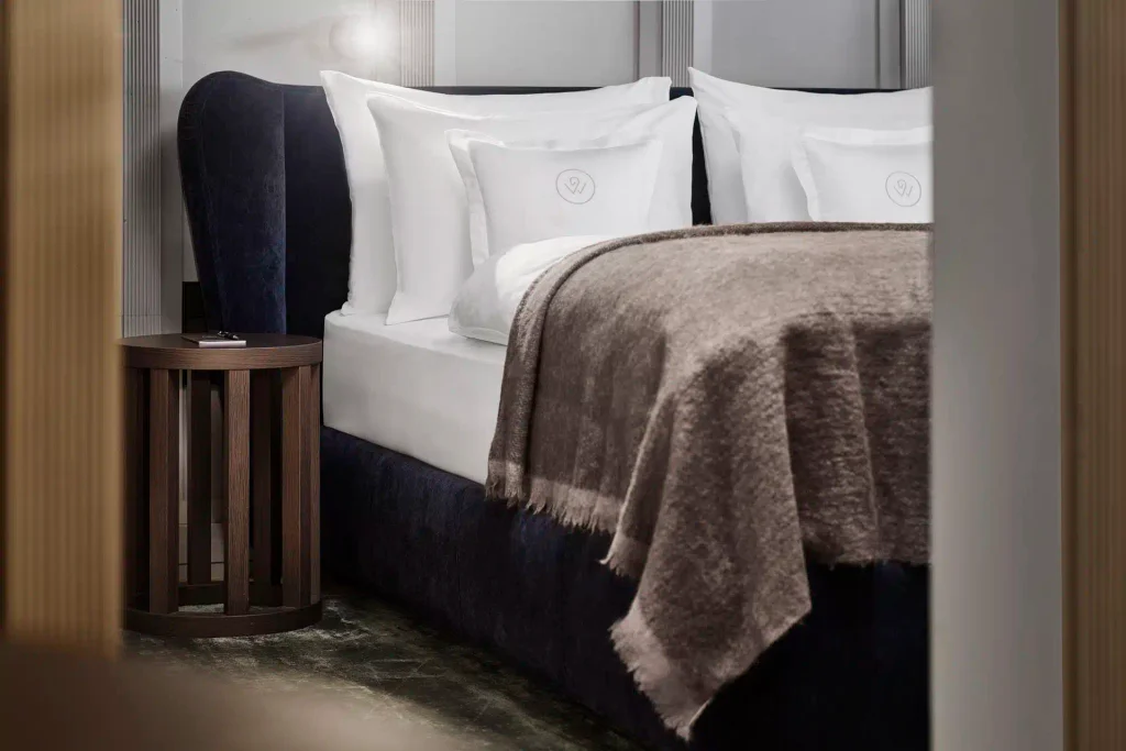 Rooms and Suites