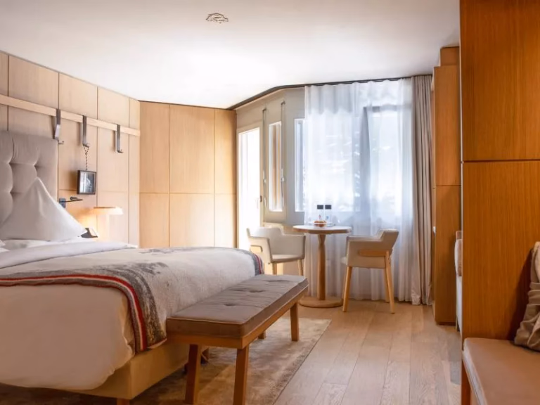 Cosy Room Queen-Size Bed