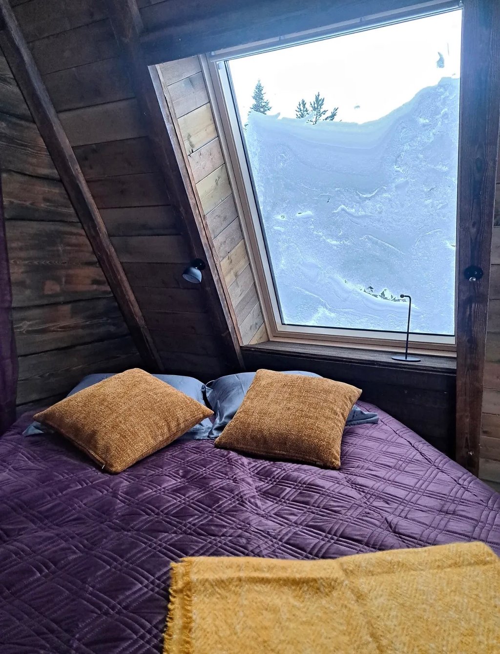 Private Lakeside Cabin
