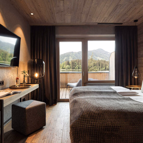 Lakeside Lodge