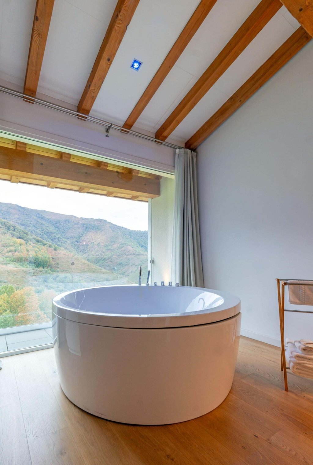 Suite – Valley