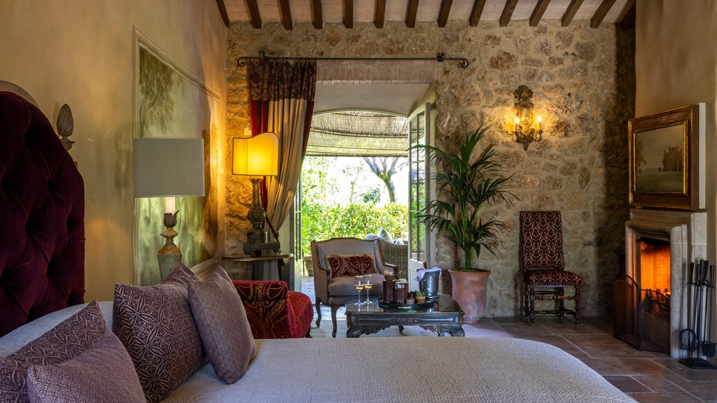 Room / Suite