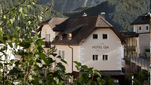Hotel ÜJA Scuol