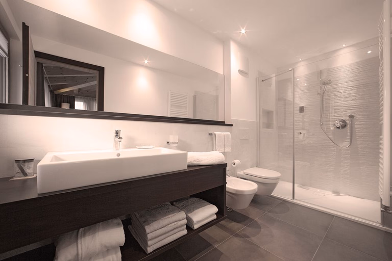 Rooms and Suites