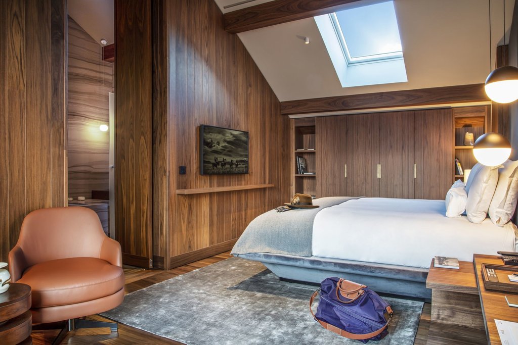 Corner Deluxe Room