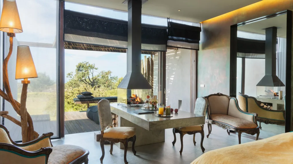SUITES