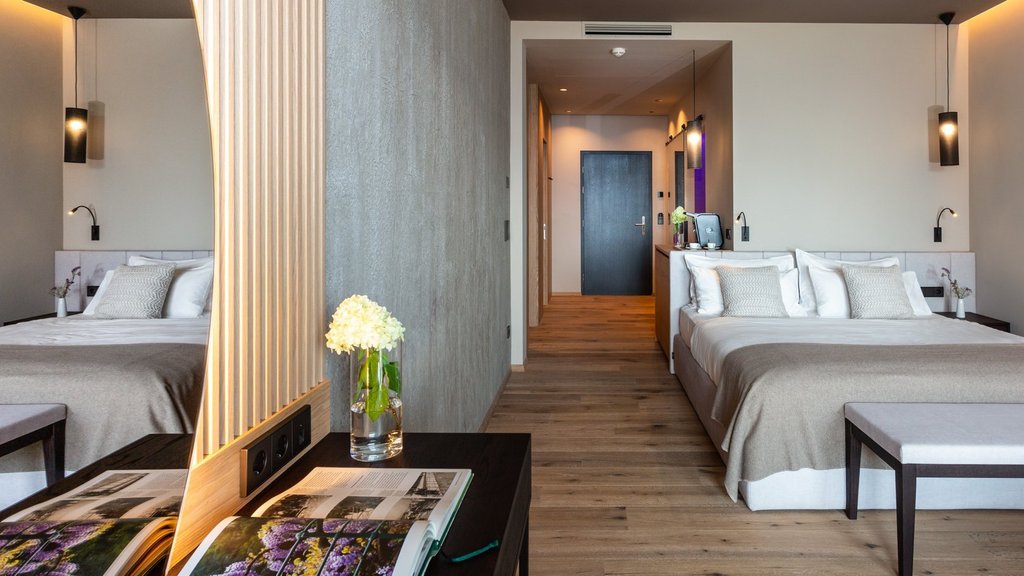Junior Suite, 1 King Bed, Balcony, Executive Level