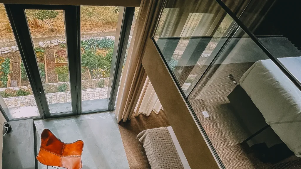 Secondary-house apartment