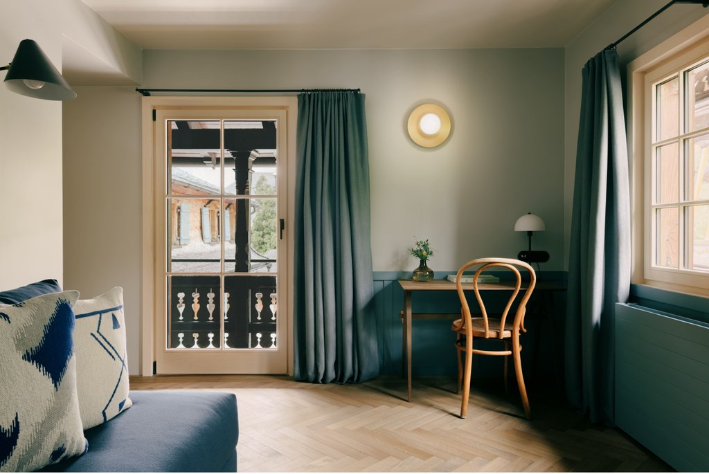 Suite - Small