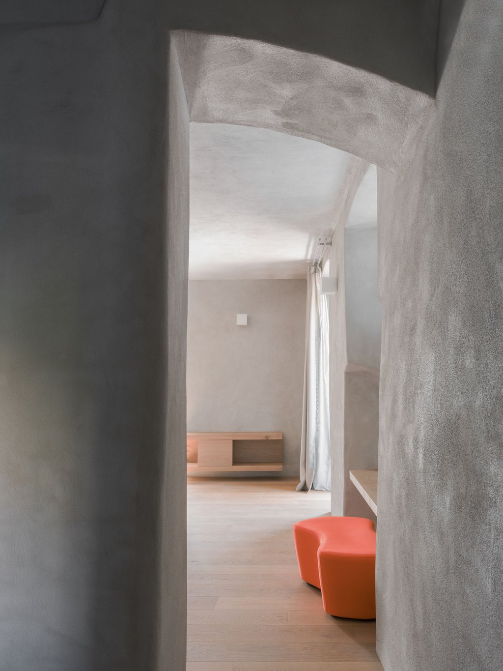 Single room with courtyard view