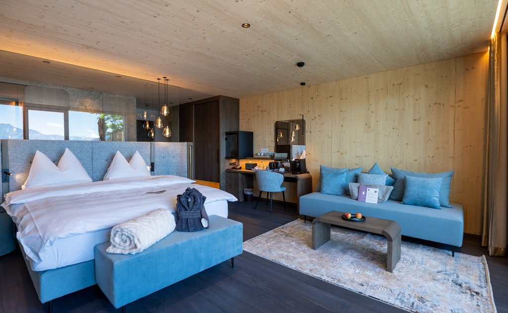 Suite with Balcony and Mountain View