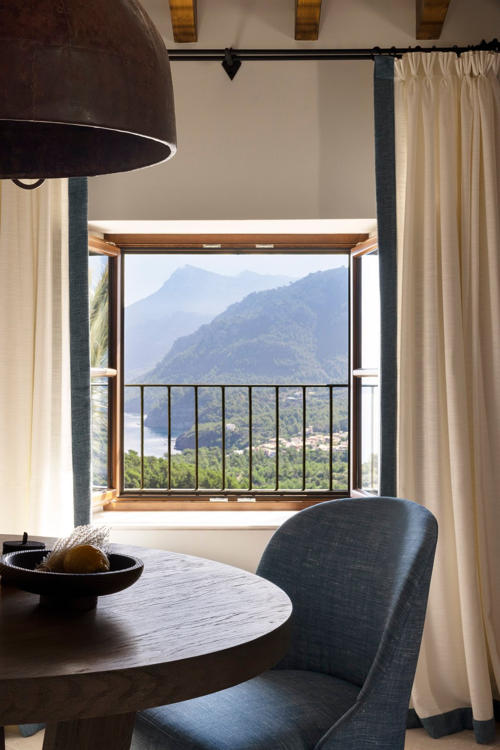 Mountain View Room