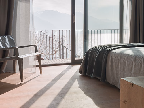 Suite with terrace and lake view