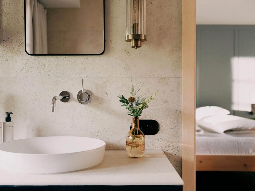 Suite - Small