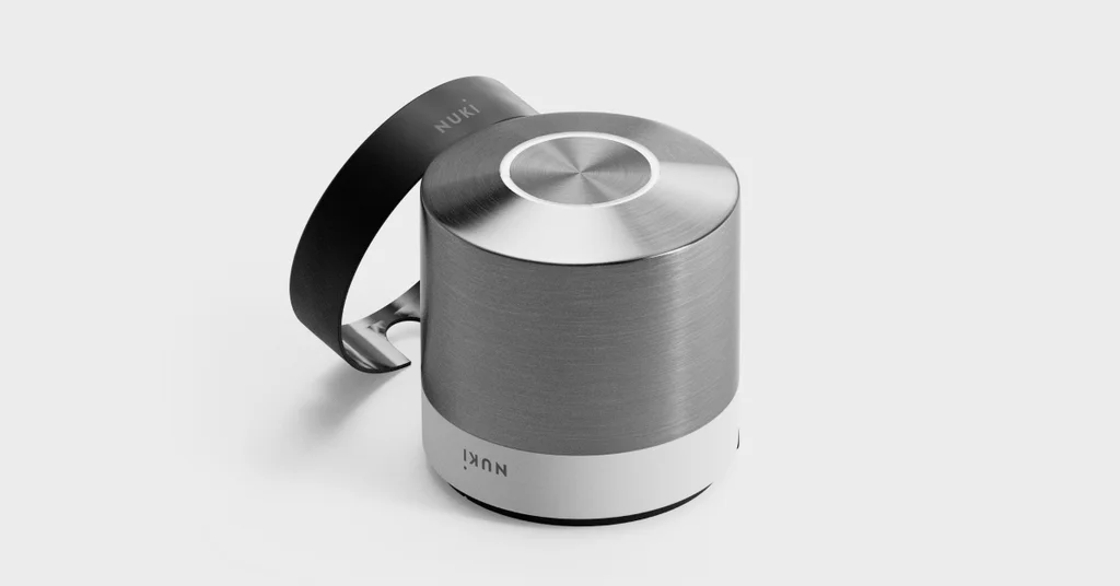 Le design compact de la Smart Lock Ultra avec l’anneau interchangeable en blanc et noir.