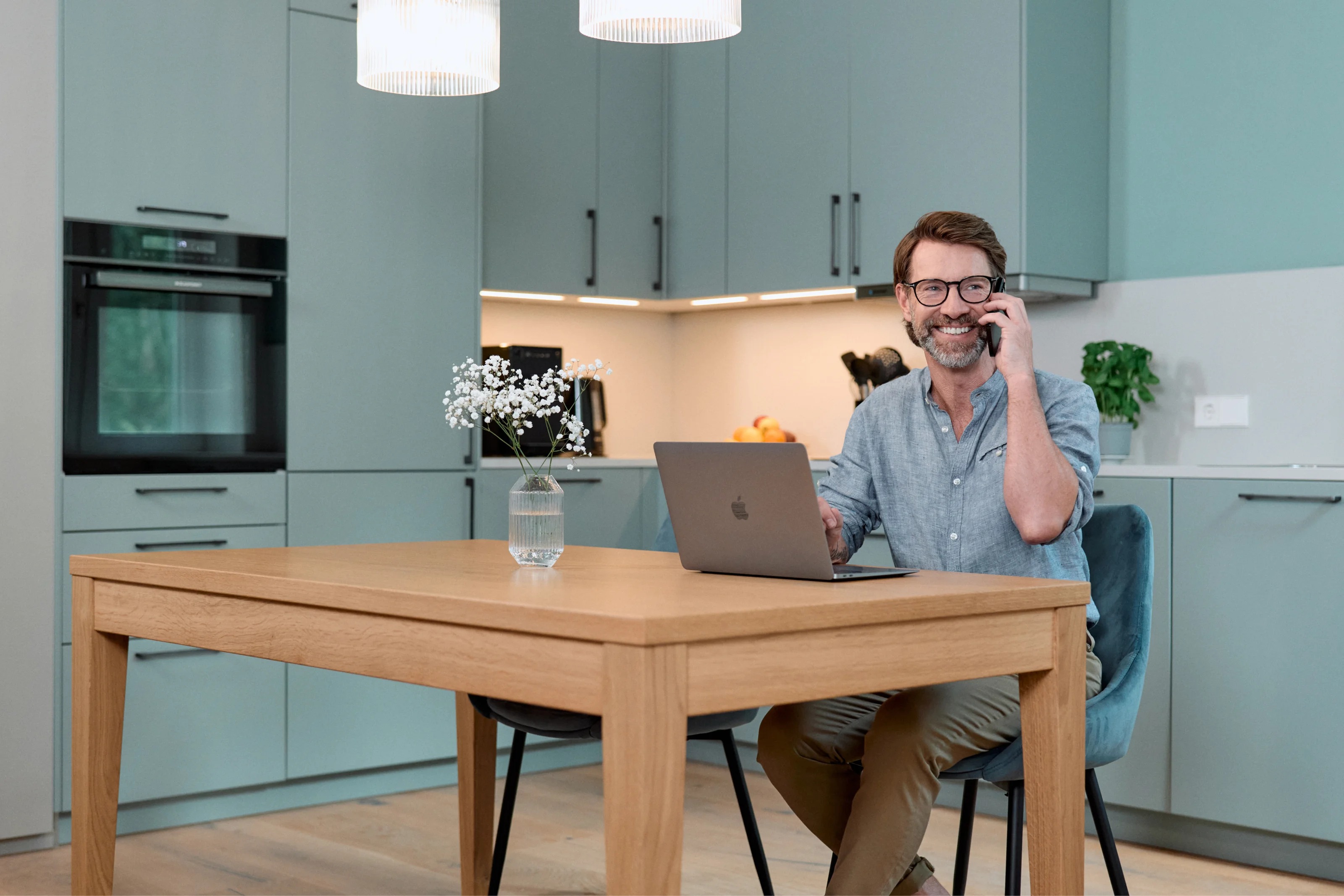 Man managing guest access remotely with Nuki – smart hosting made easy.