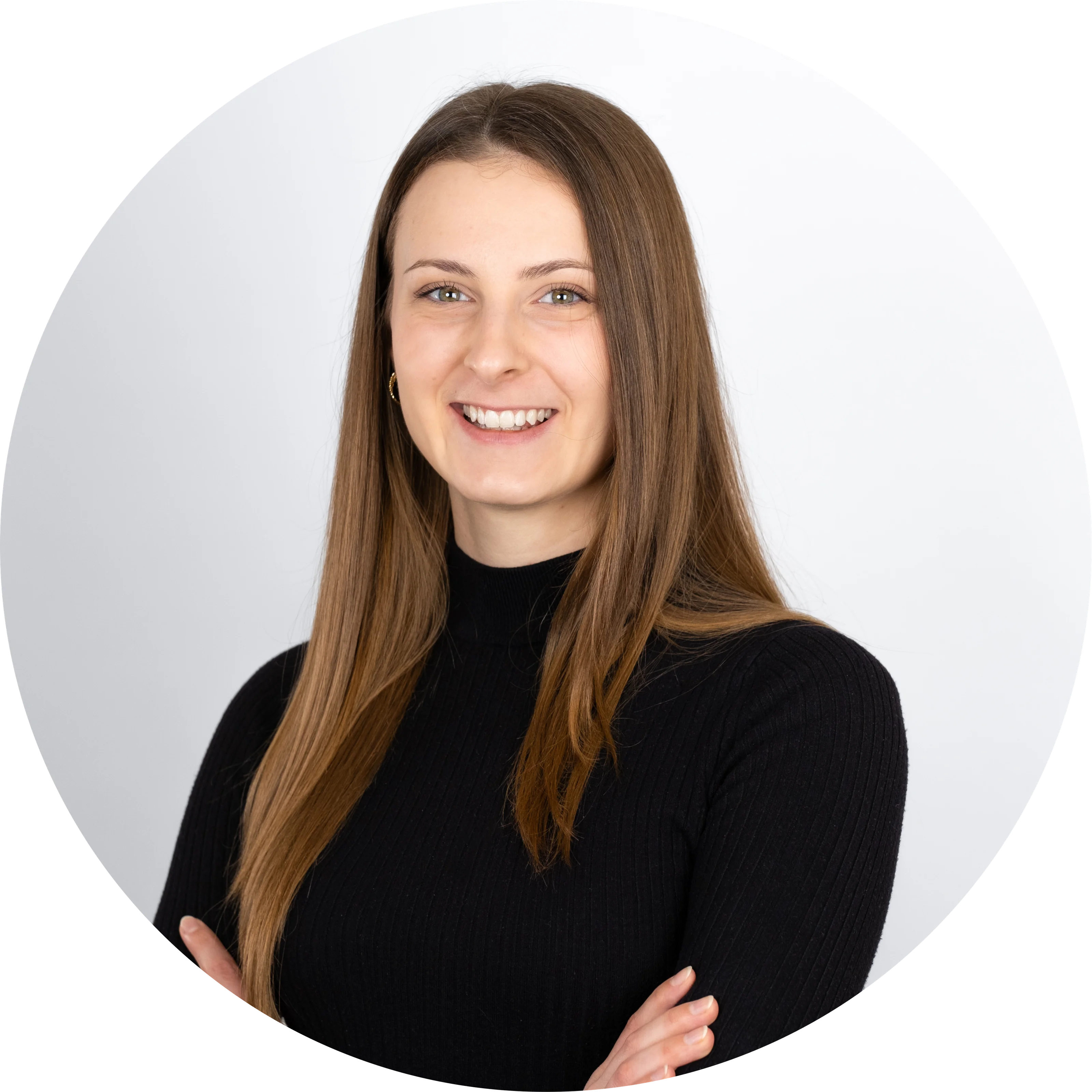 Portrait of Tanja, Talent Acquisition Manager at Nuki, smiling confidently in front of a light background.