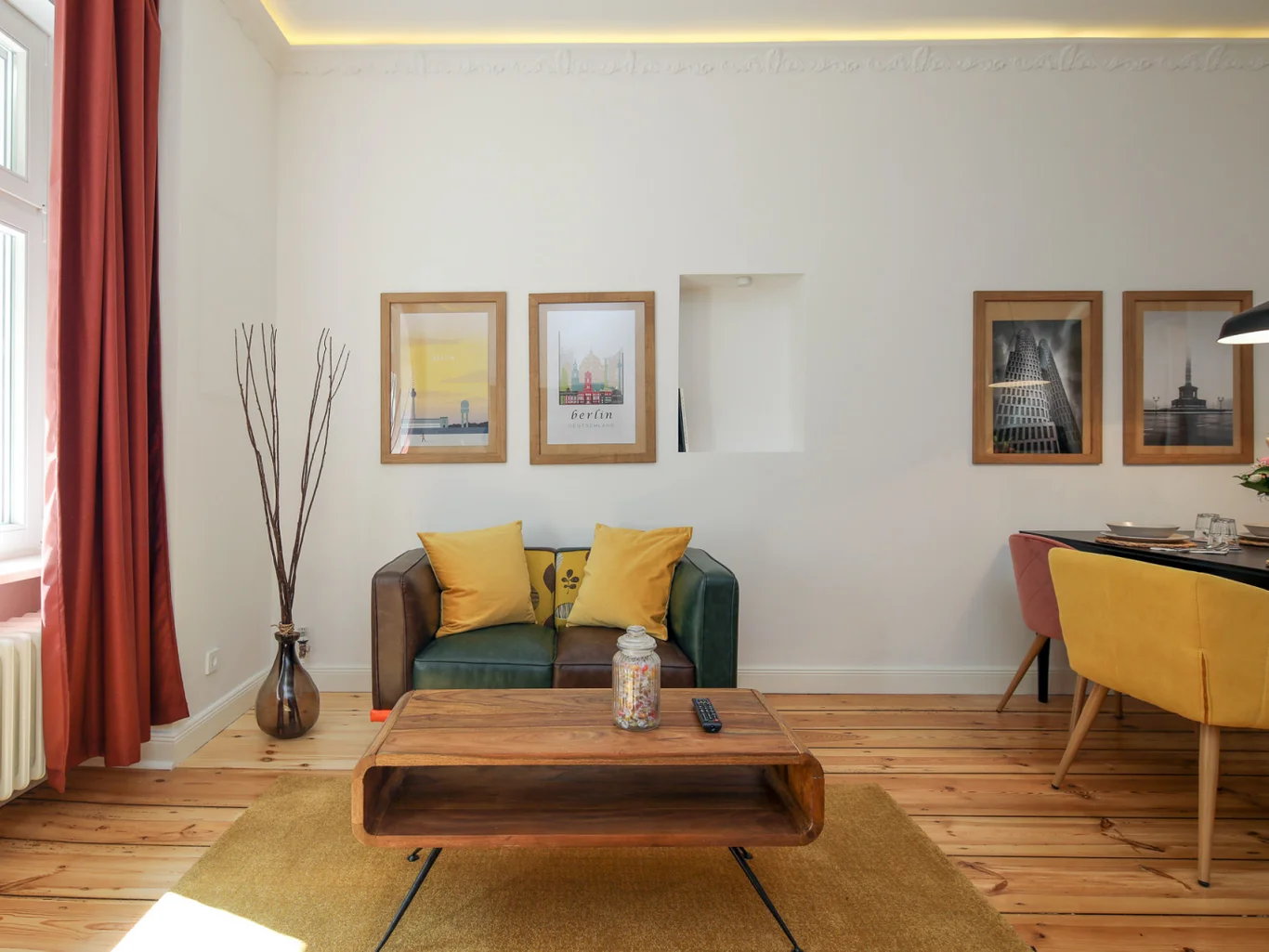 Stylish short-term rental living room – secured with Nuki for smart guest access.