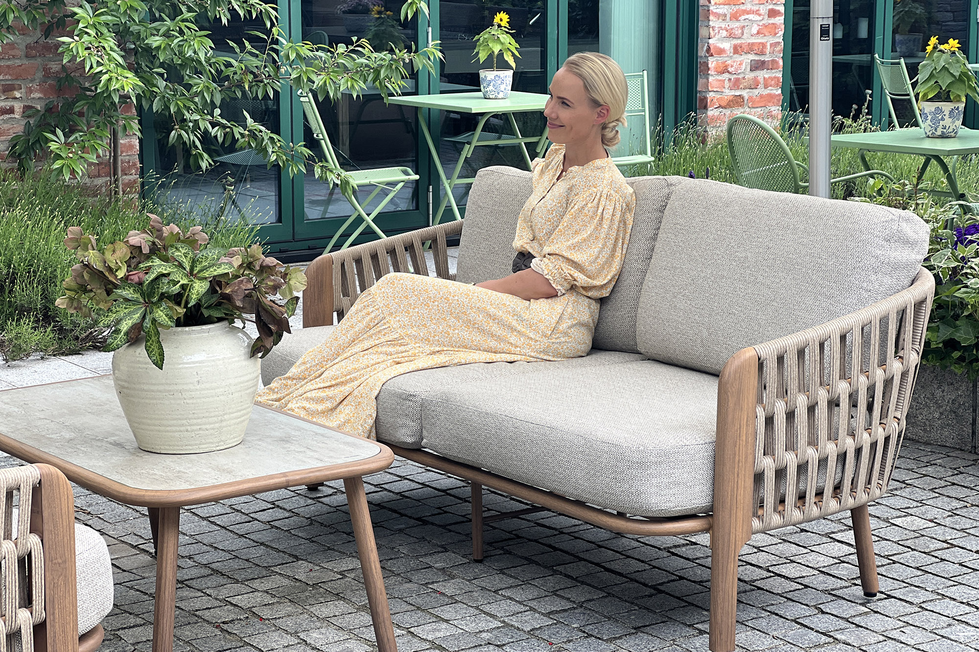 Signe Hagegruppe med bord