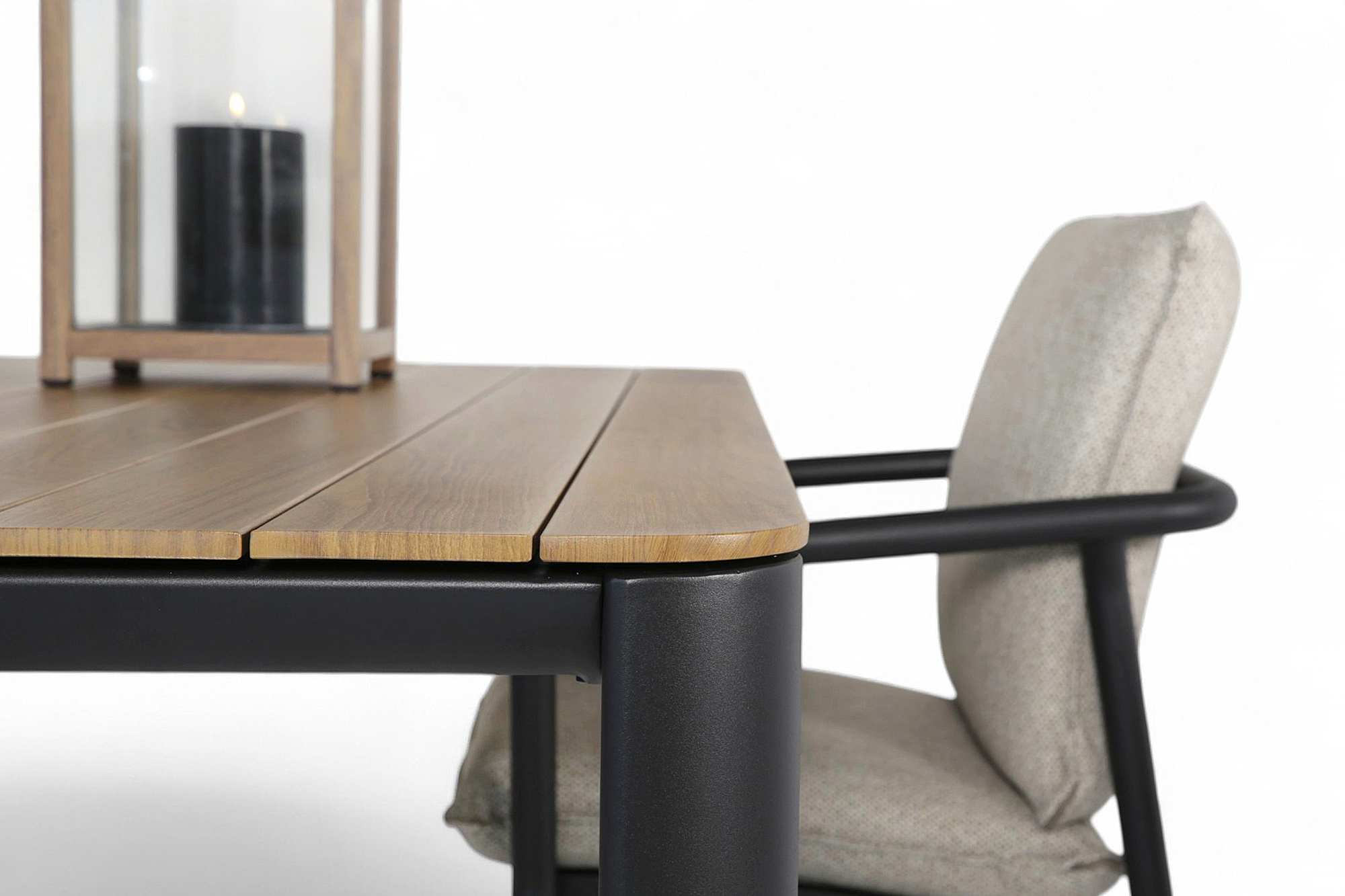 Une Spisebord 145x81.5
