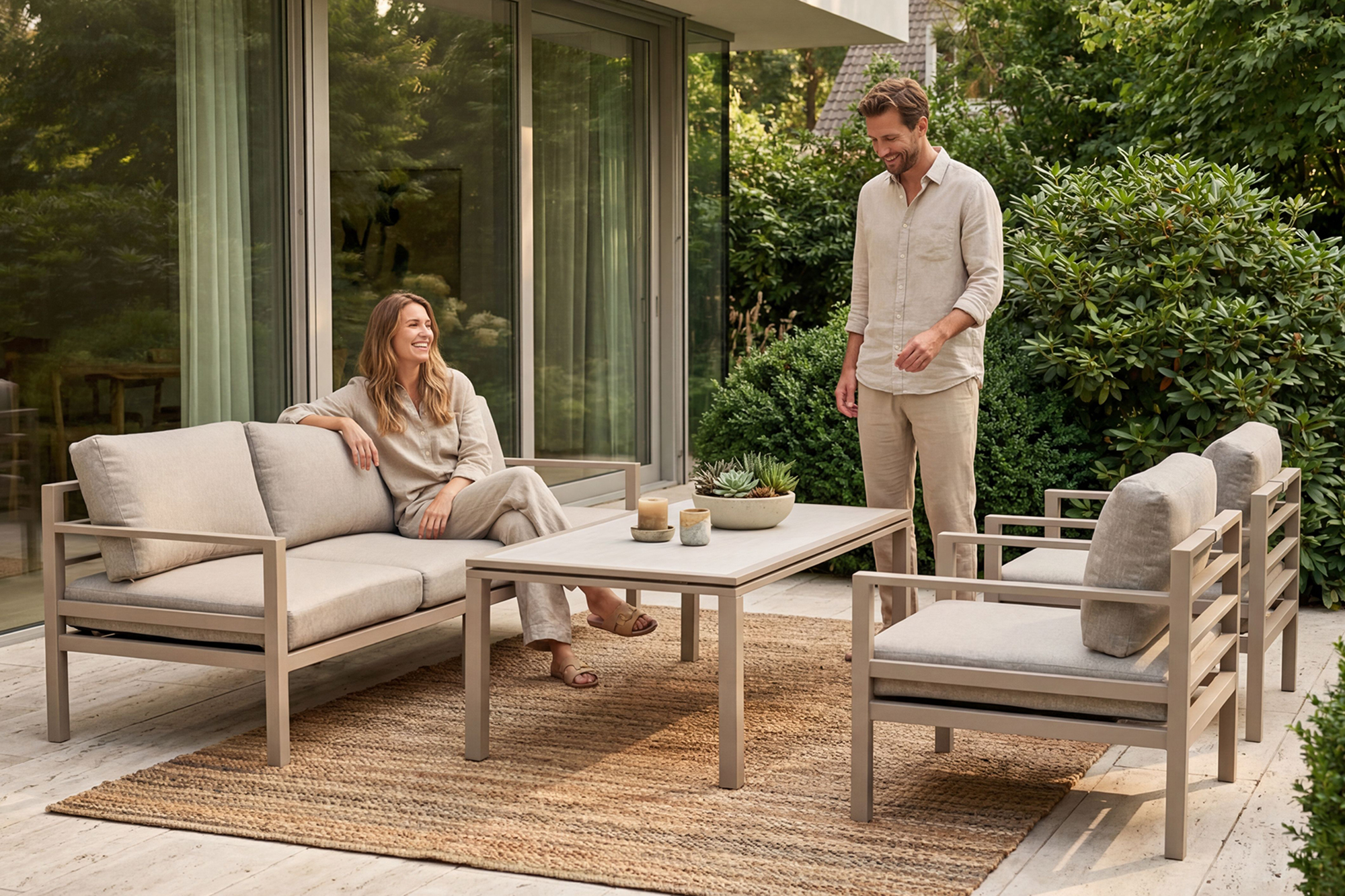 Adelaide Hagegruppe 3+1+1 med loungebord