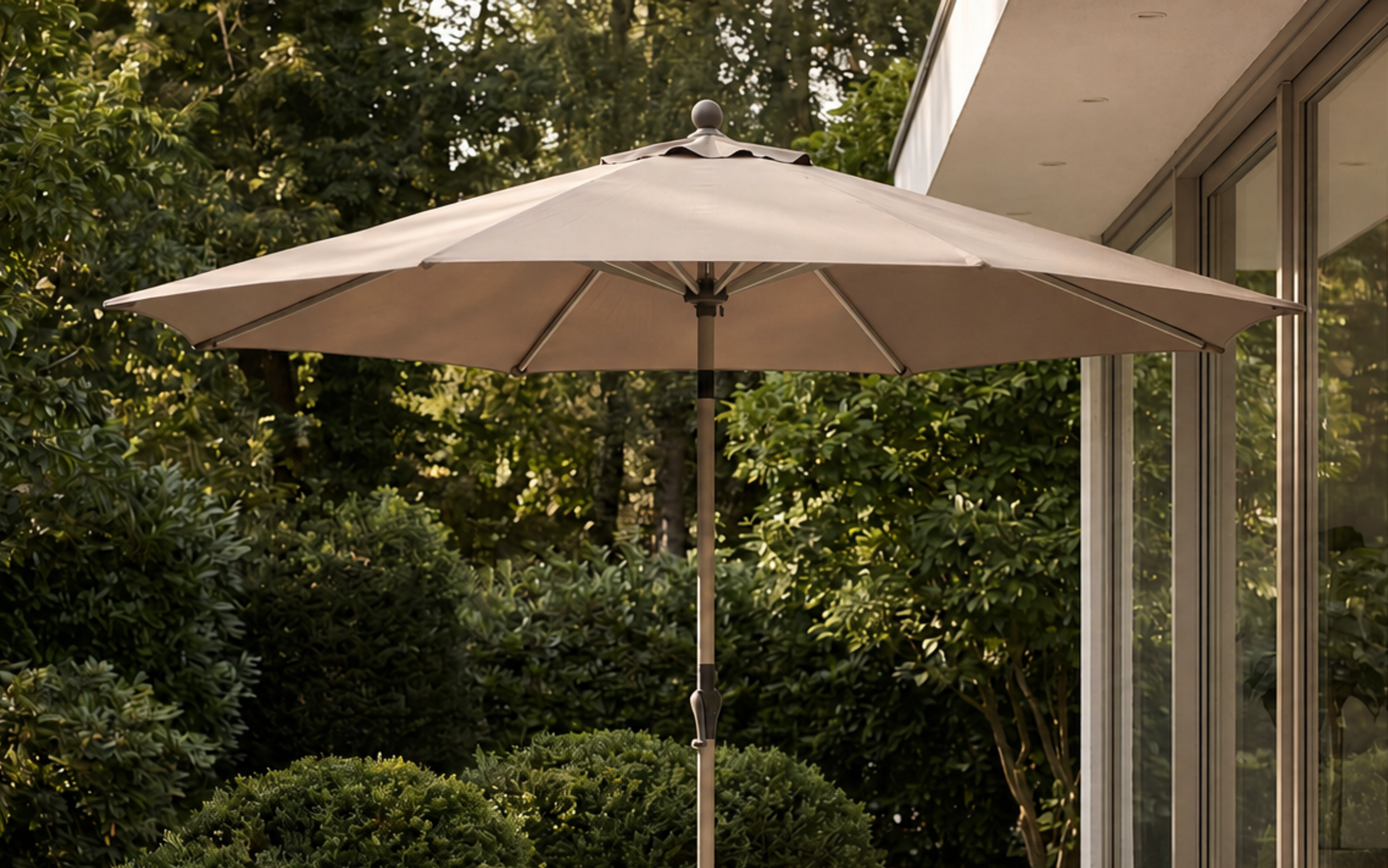 OakShield hageparasoll med tilt D270cm Lys Taupe duk OakShield ramme