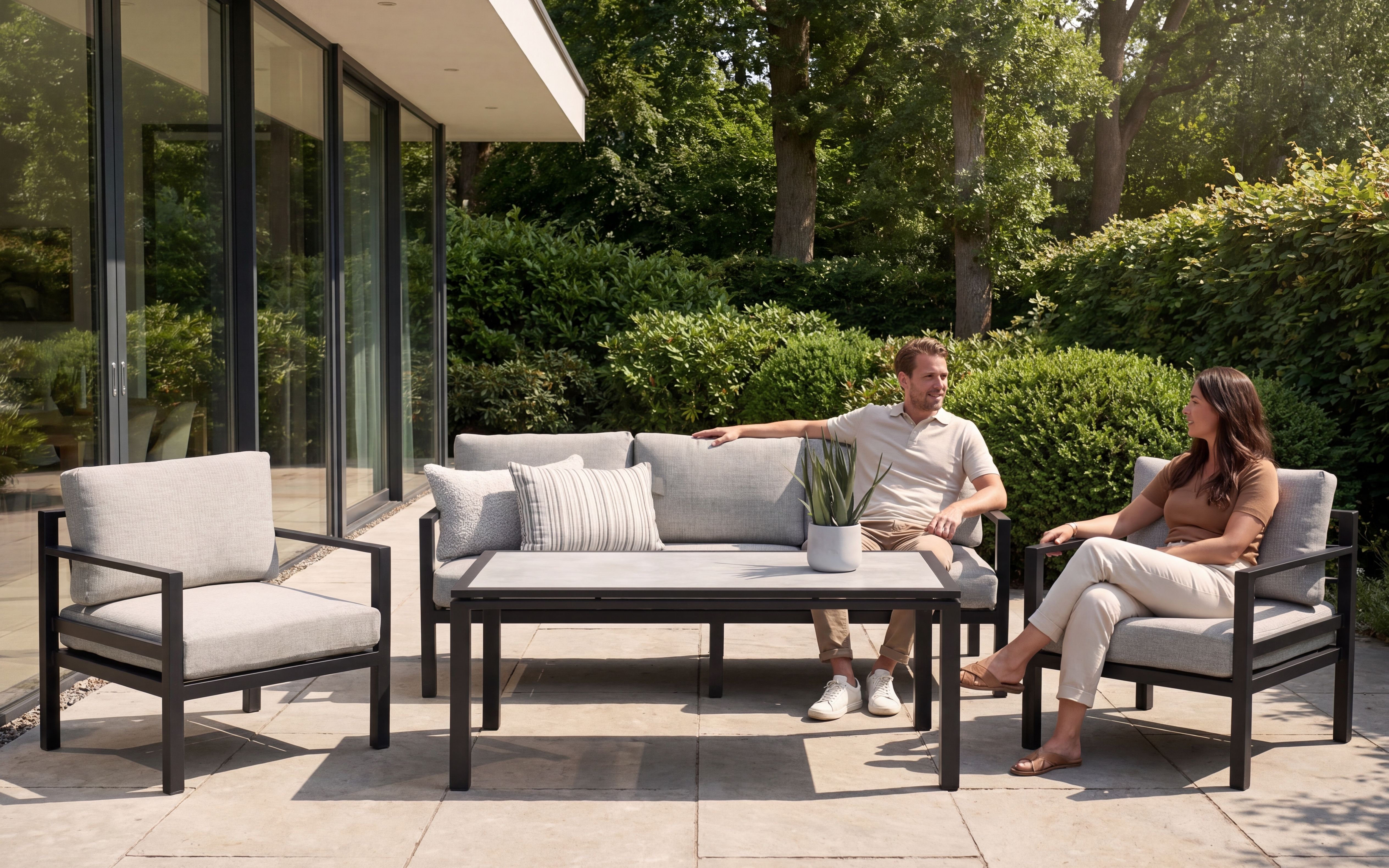Adelaide Hagegruppe 3+1+1 med loungebord