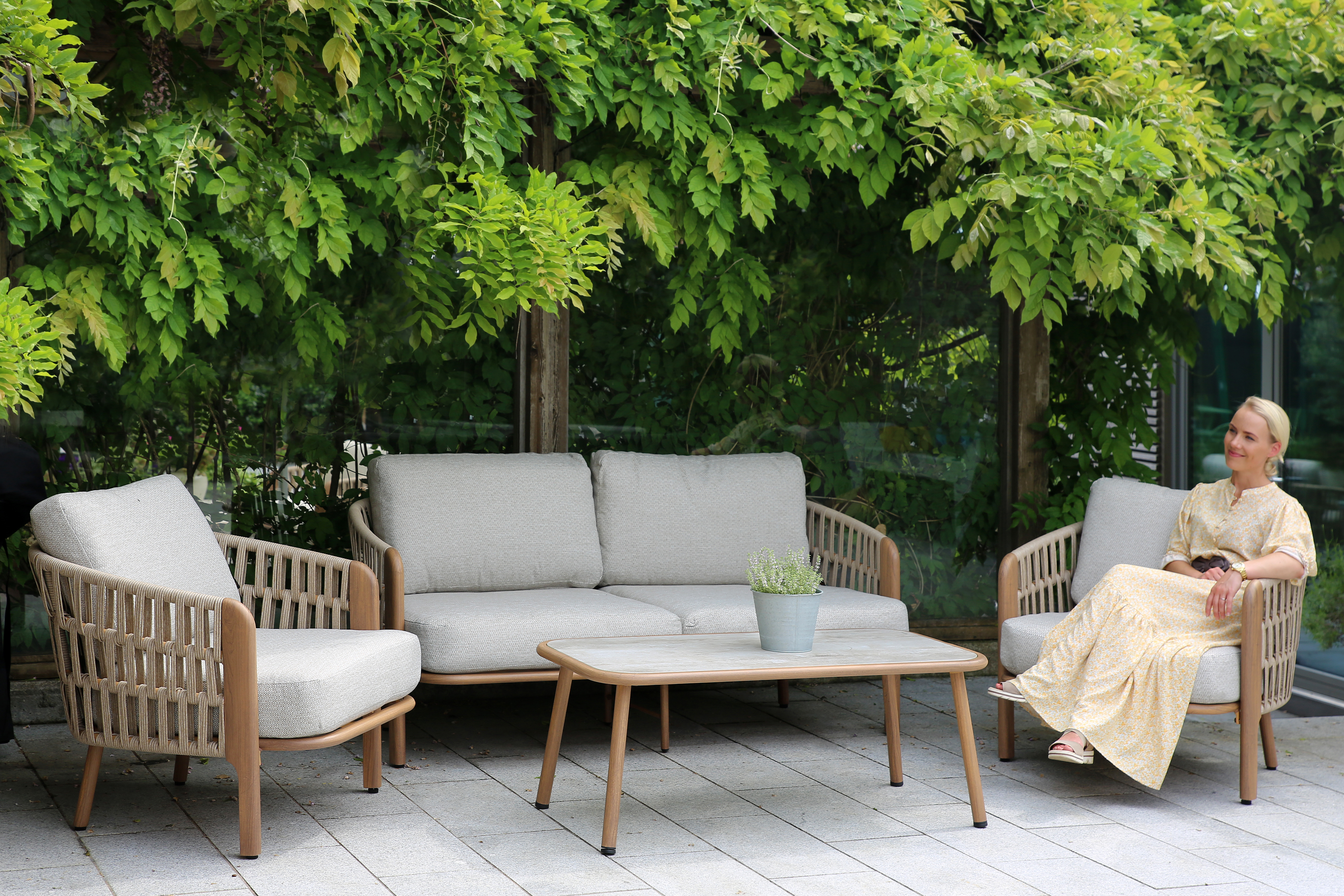 Signe Loungebord 120x60