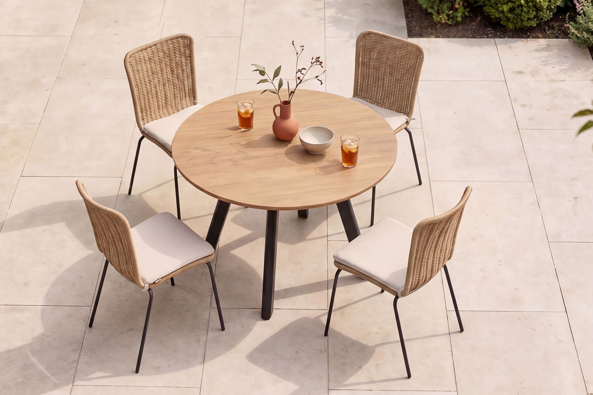 Lind rund spisegruppe D110 Oakshield-Koks med 4 Verona spisestoler