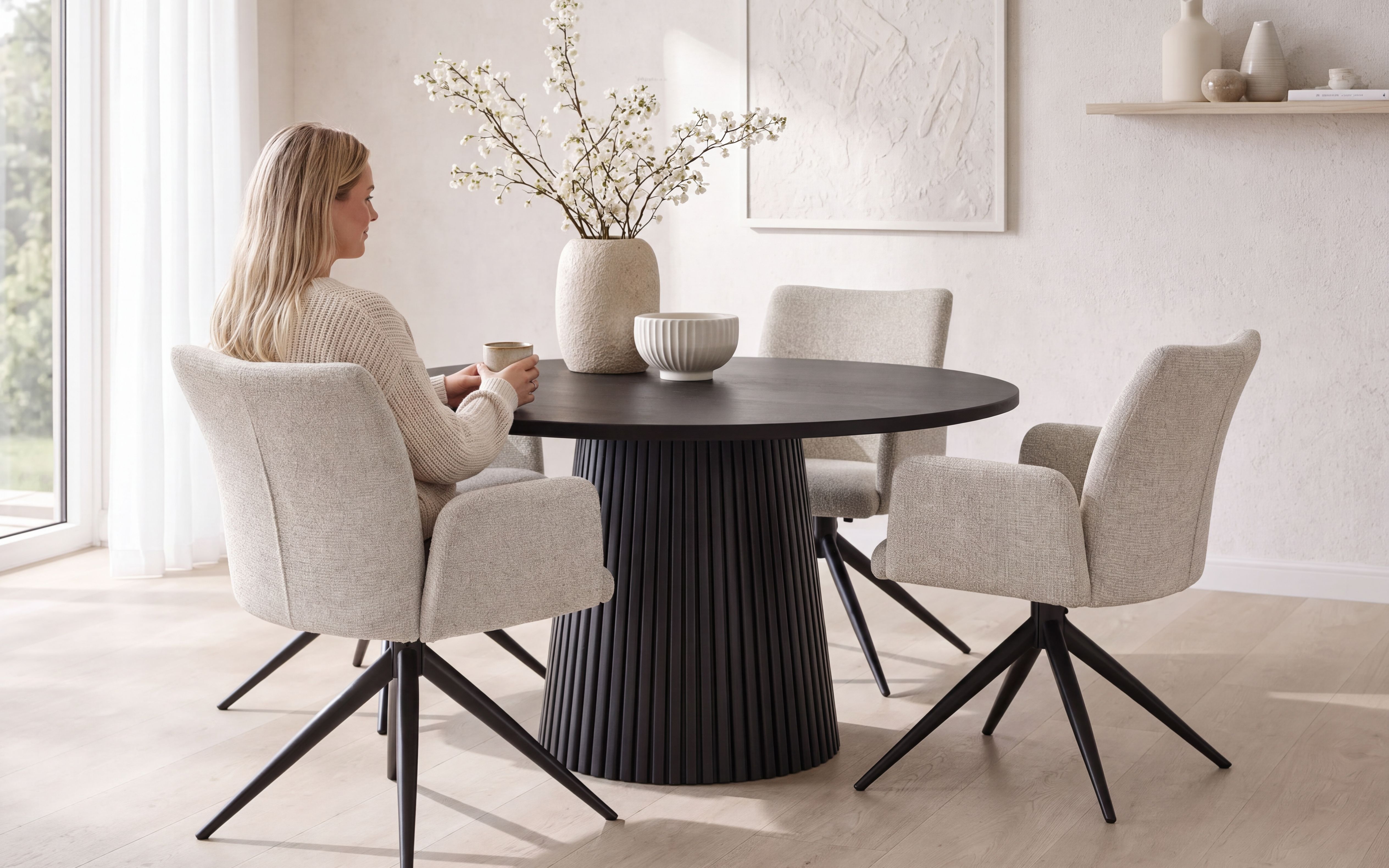 Olivia spisegruppe D135-400 sort med 4 Ida spisestoler beige