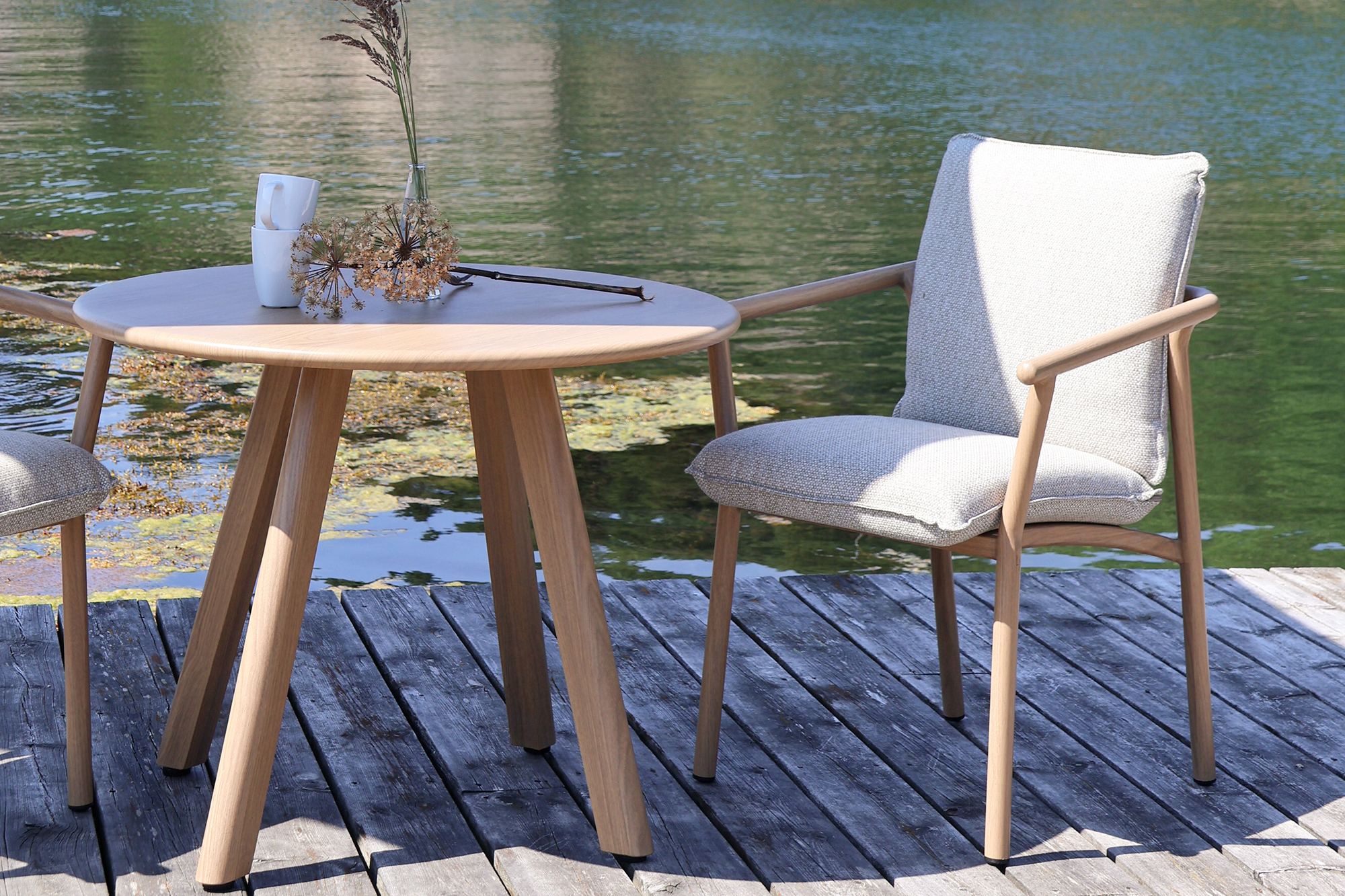 Lind rundt Spisebord D90x72 med Teak OakShield aluminium bordplate og bein.