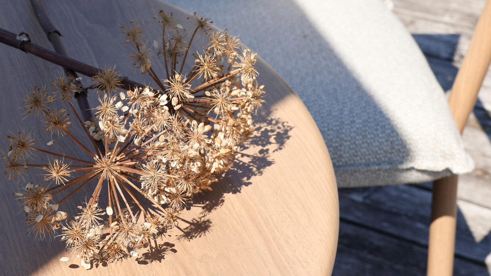 Une Spisestol Teak OakShield aluminium Beige Sunfab pute