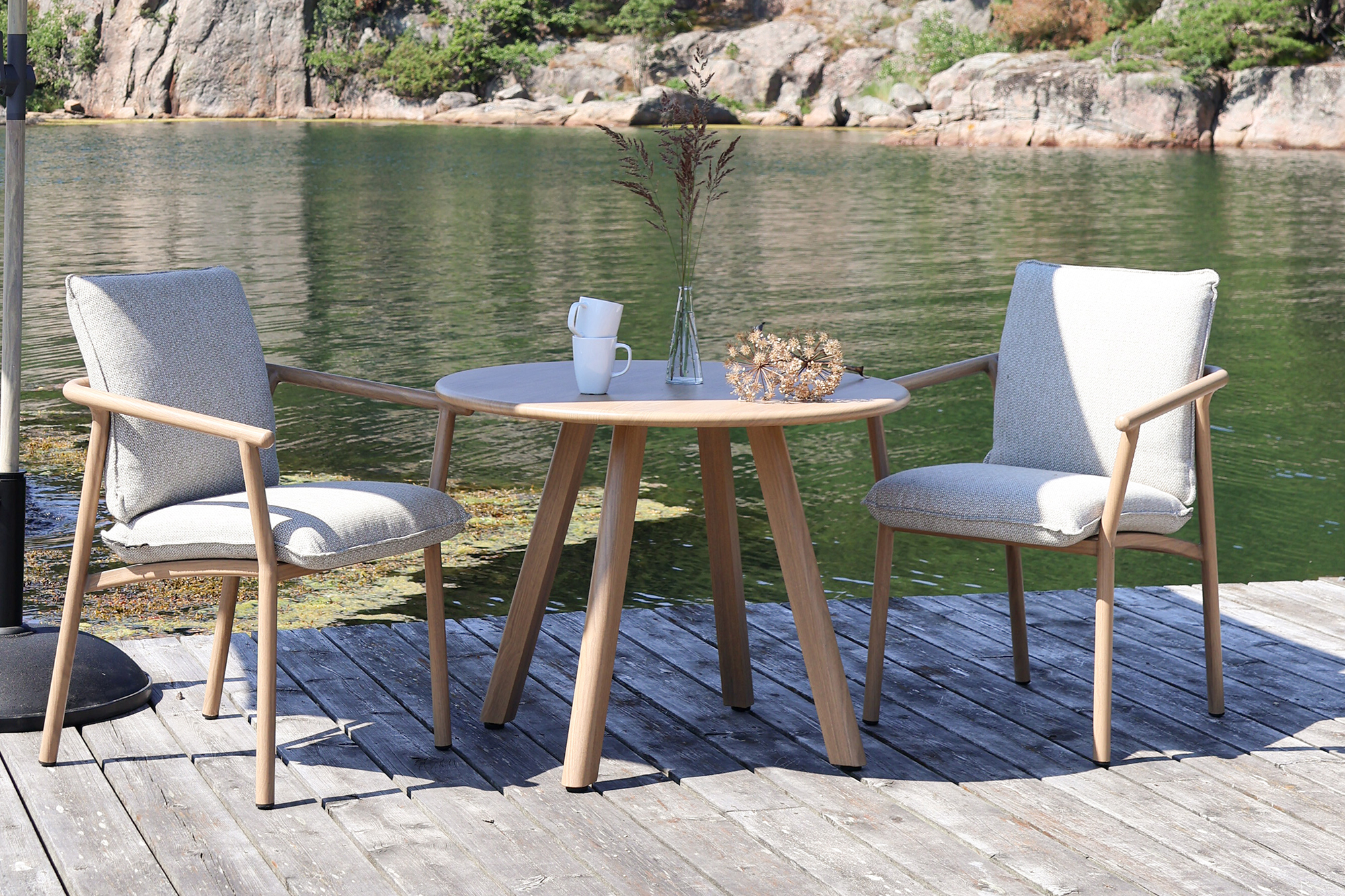 Lind rundt Spisebord D90x72 med Teak OakShield aluminium bordplate og bein.
