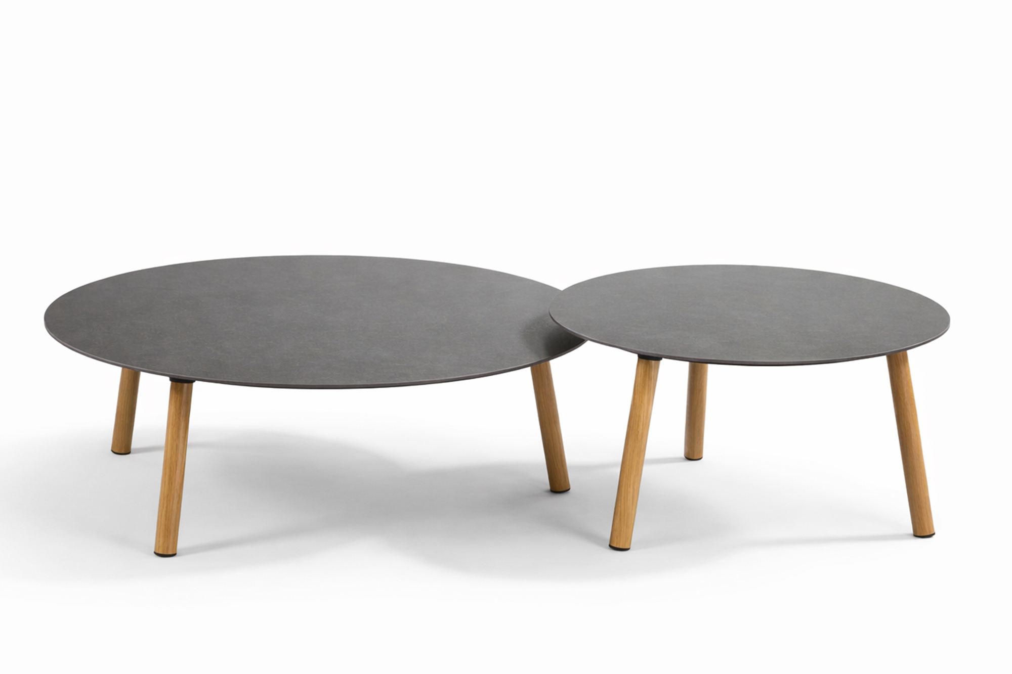 Lind rundt Lounge bord D90x32cm med Teak Oakshield aluminium ramme og svart Sinter stone bordplate