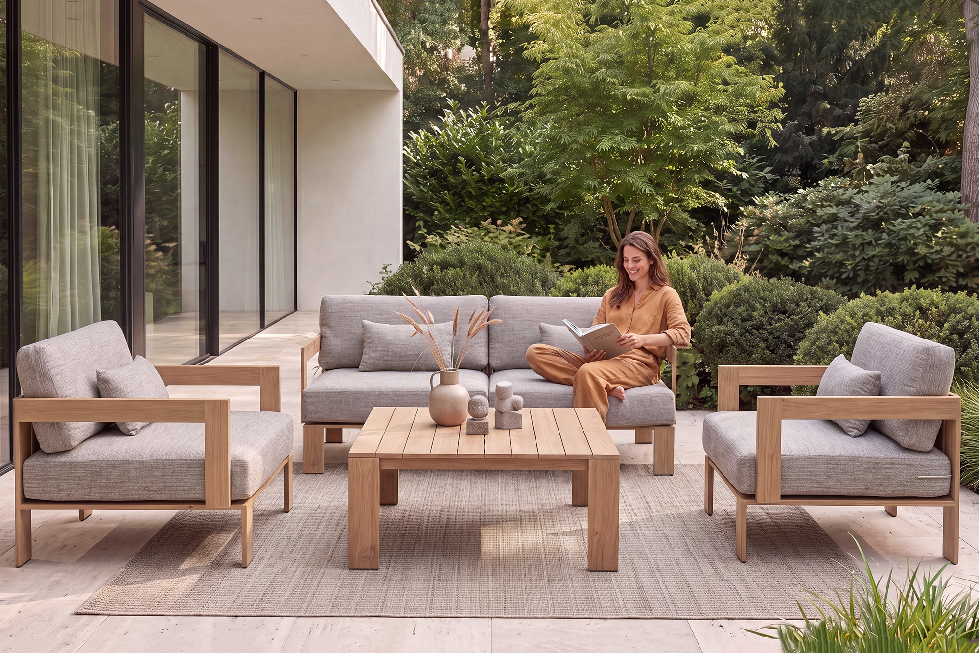 Petter stor lounge hagegruppe med bord
