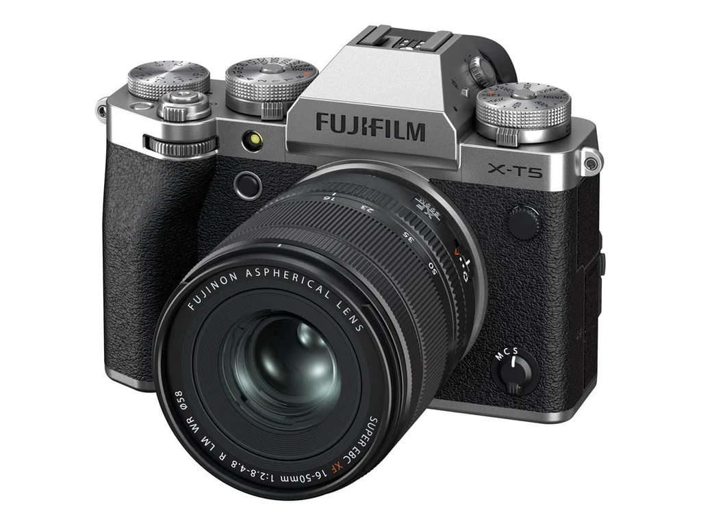 Fujifilm X-T5 Silver + XF 16-50mm f/2,8-4,8 R LM WR