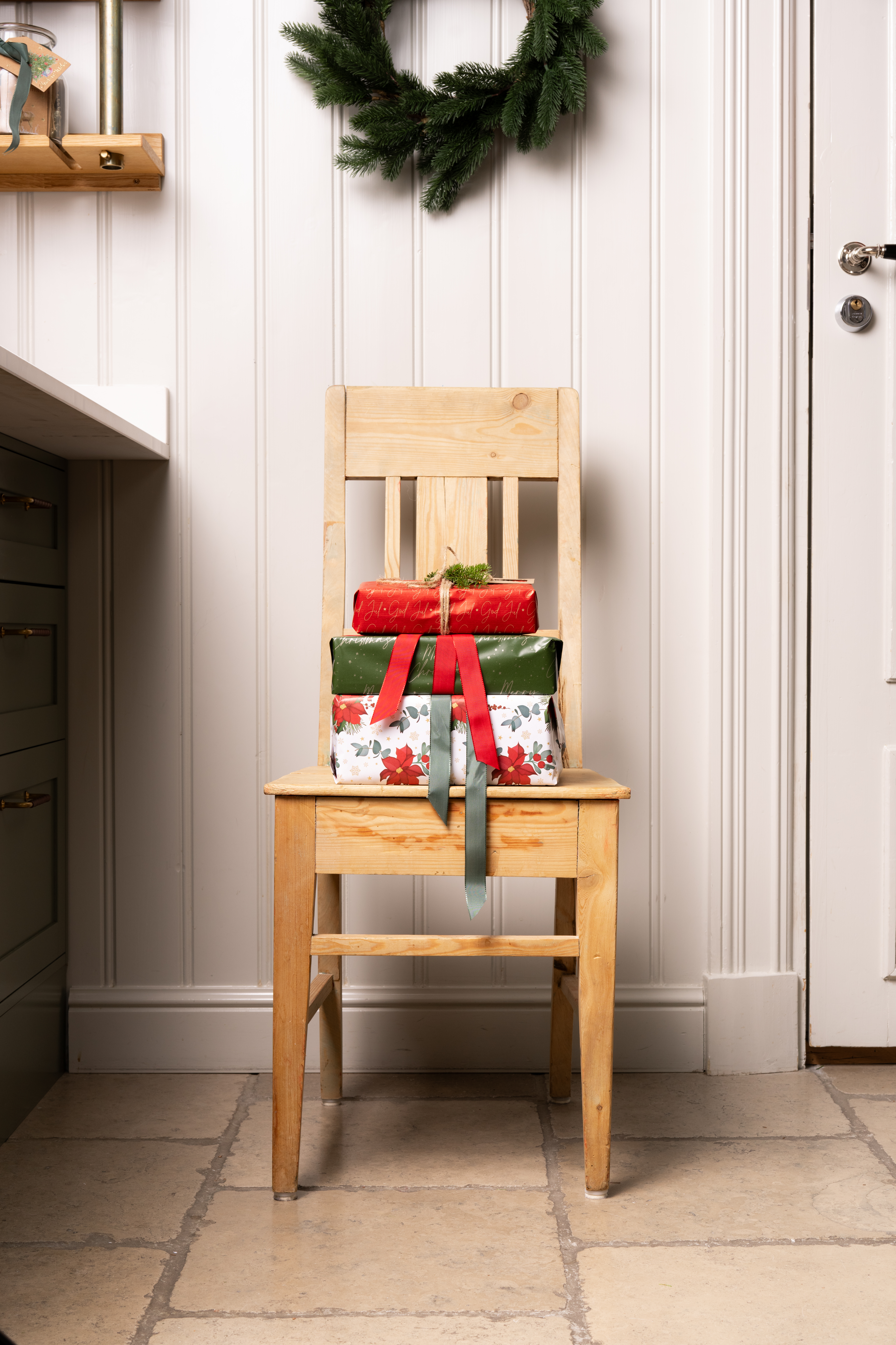 Merry Christmas gift wrap 8M green