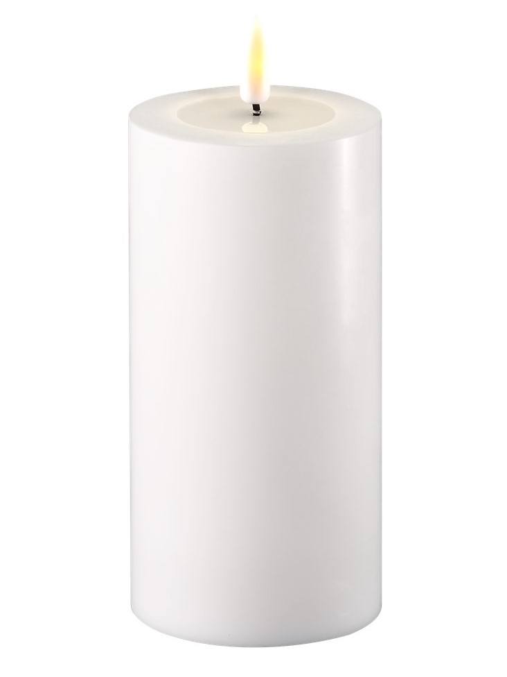 Deluxe LED pillar candle D7,5xH15 white