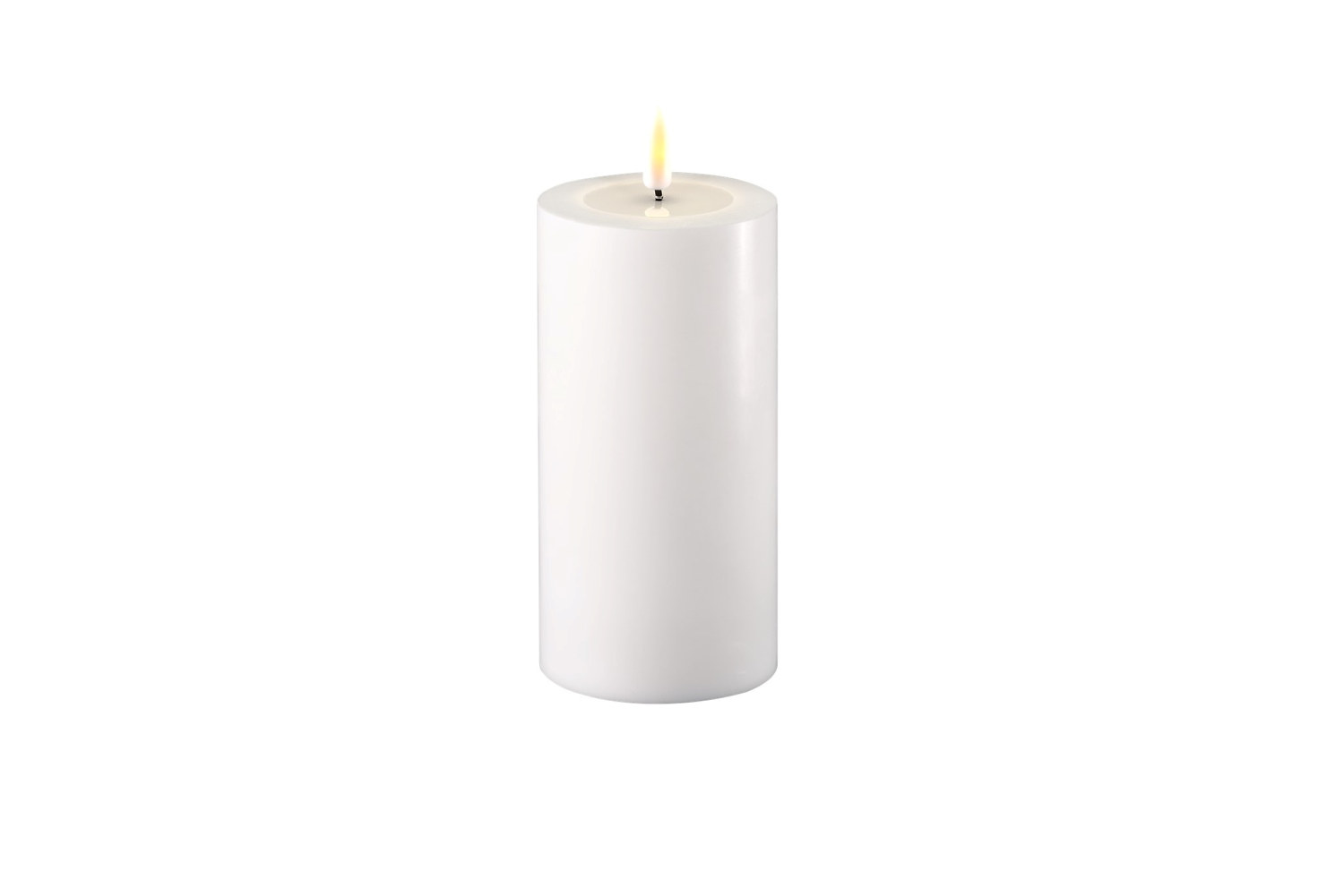 Deluxe LED pillar candle D7,5xH10 white