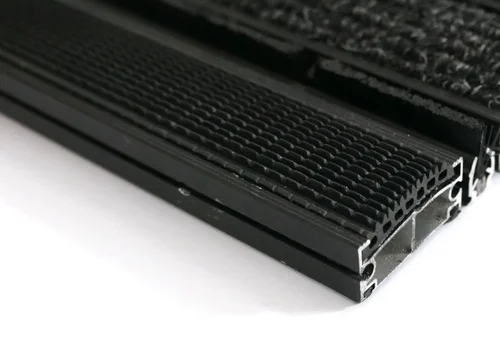 Mata aluminiowa z gumą i szczotką liniową – profil anodowany, czarny