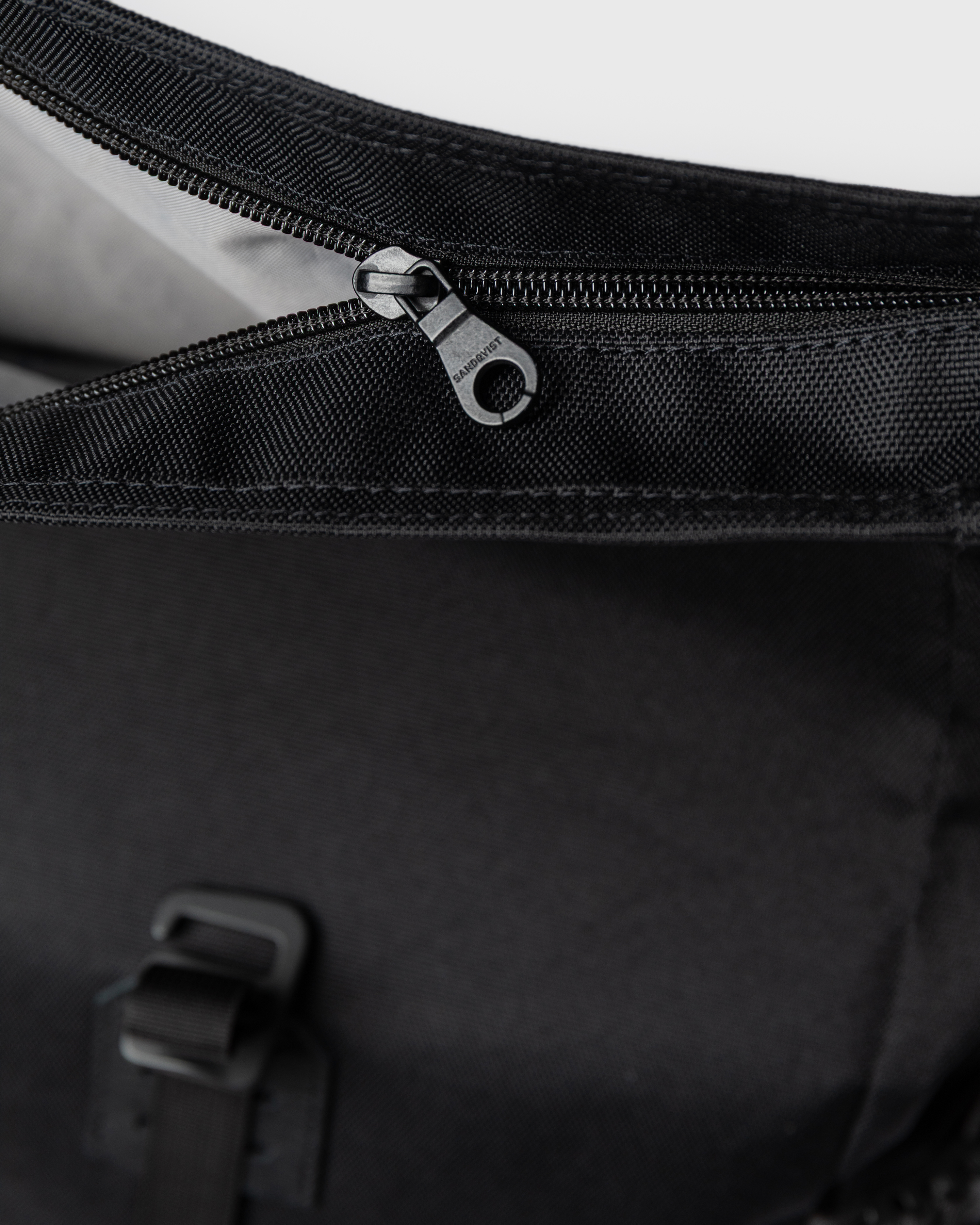Zipper closure for main compartment on Sandqvist backpack ICON Rolltop Backpack M in Black