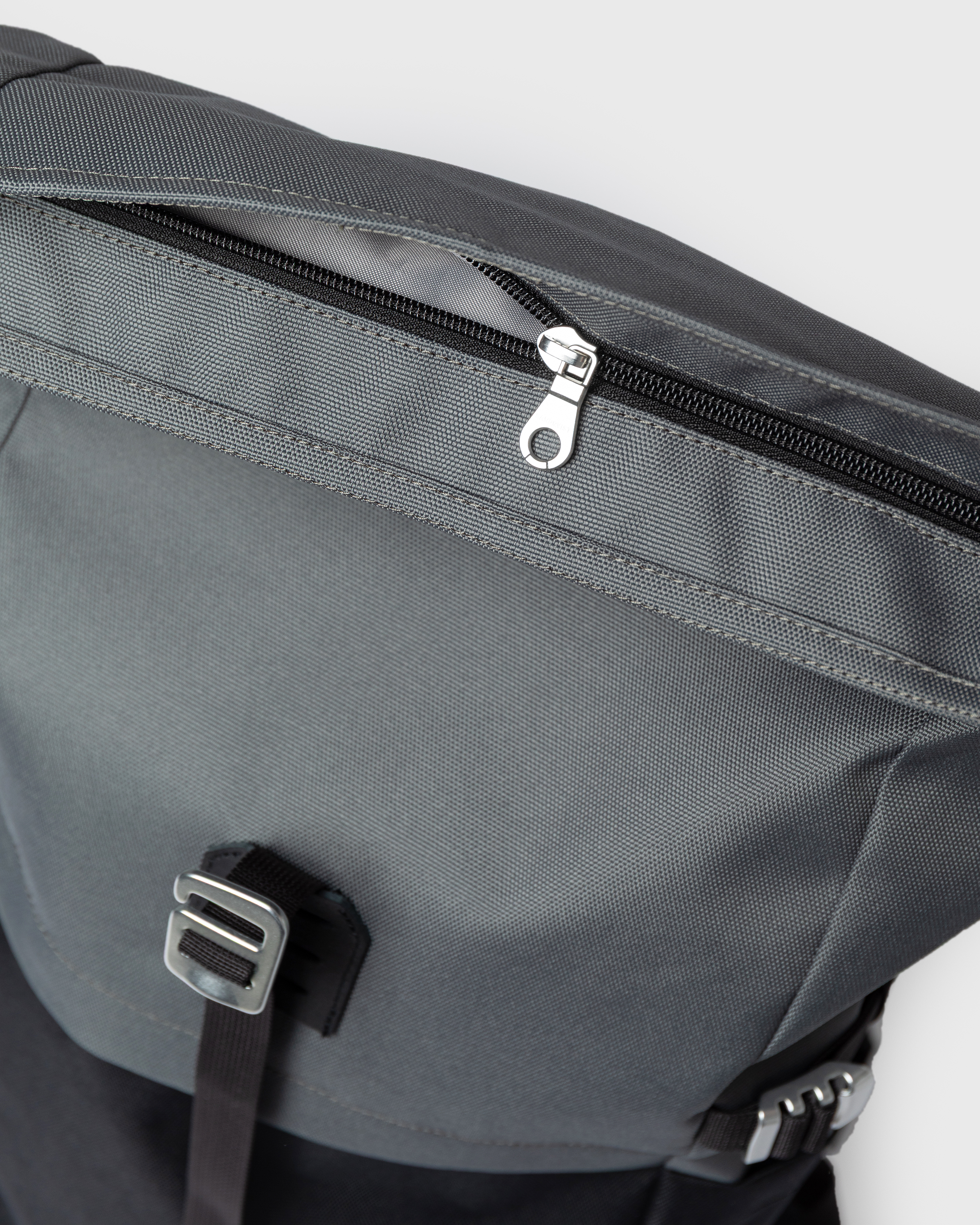 Zipper closure for main compartment on Sandqvist backpack ICON Rolltop Backpack M in Grey and Black