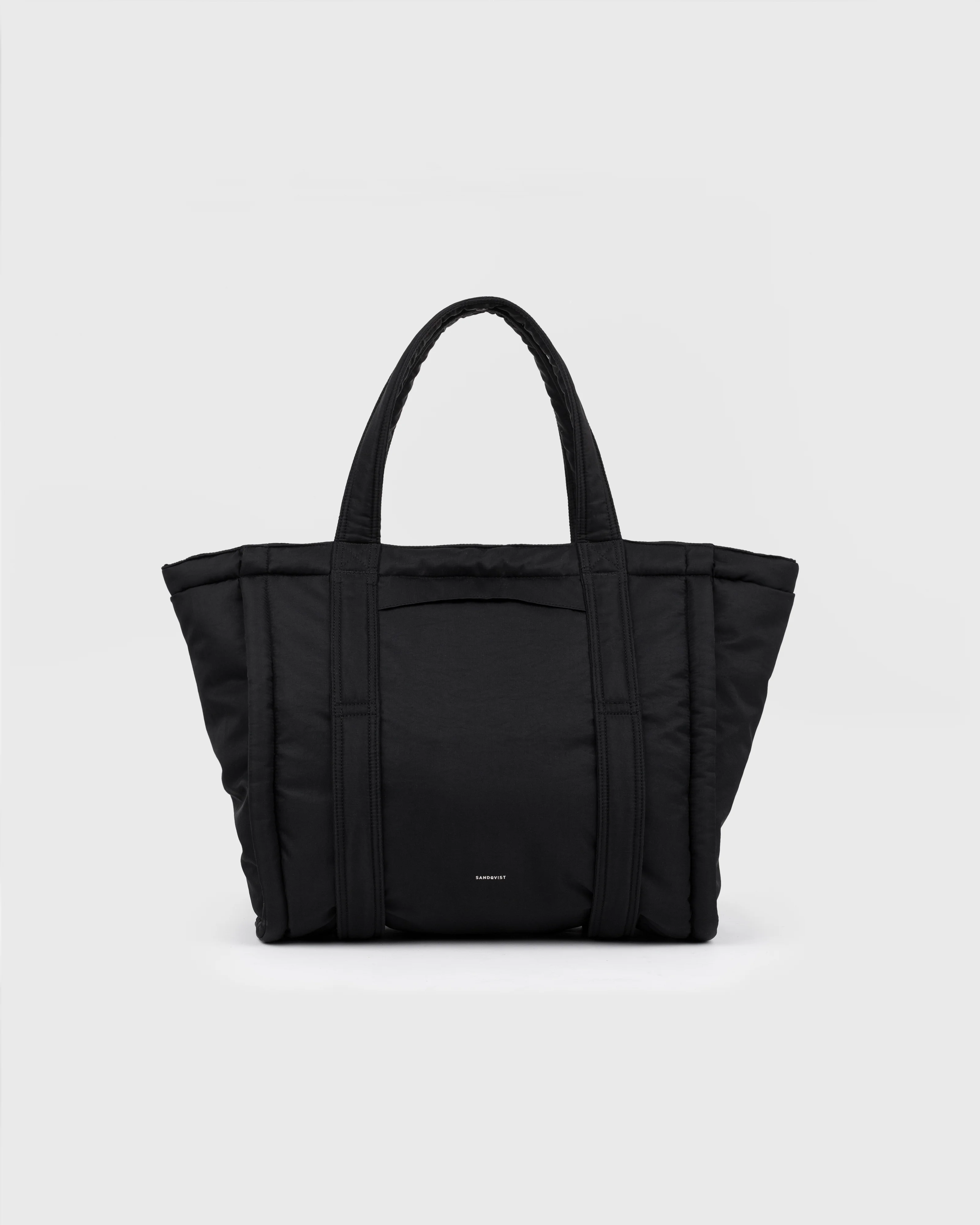 Sandqvist Curve Tote Bag, black. Front view with handles.