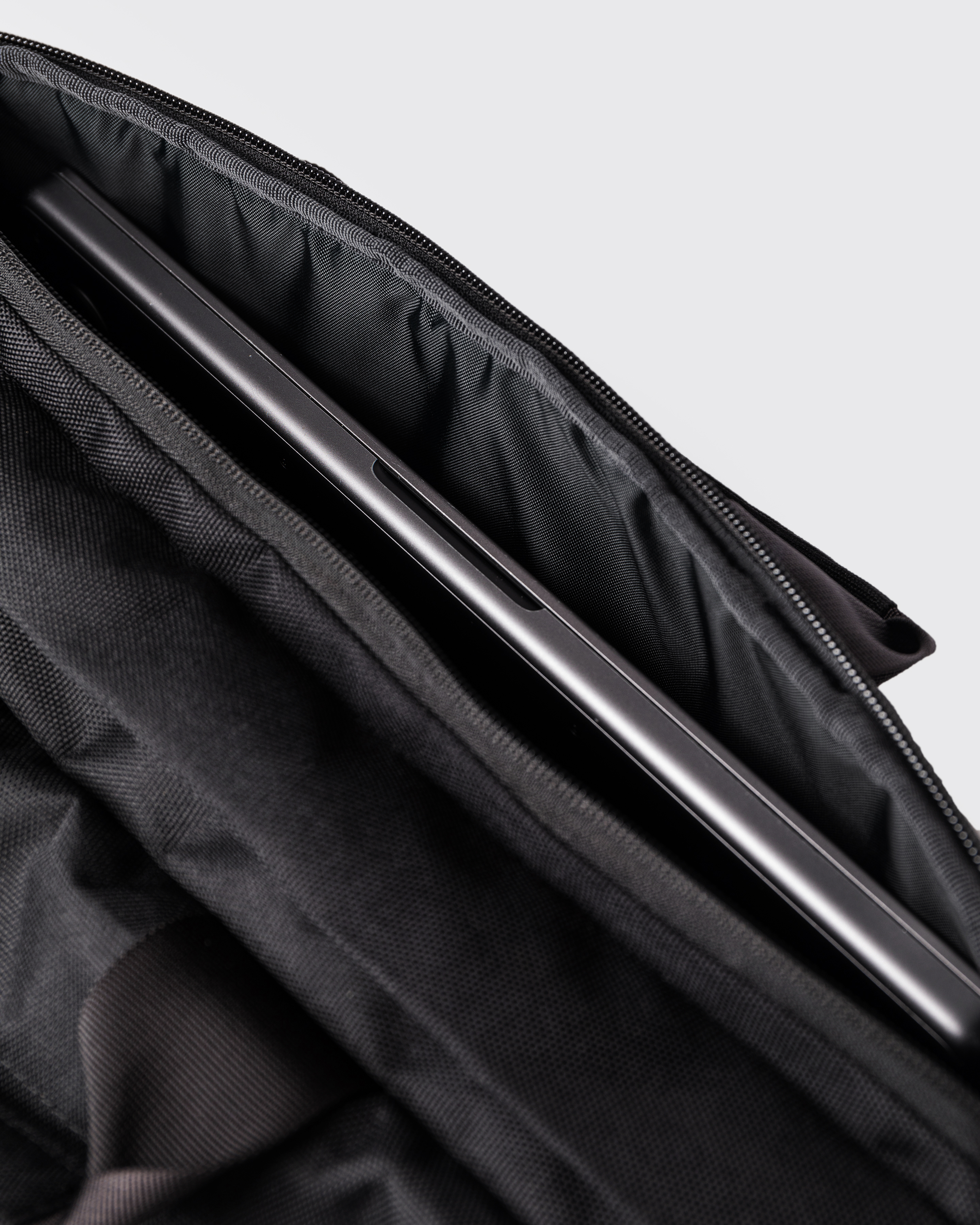 GO Briefcase, black. Inside view, laptop in the laptop compartment.