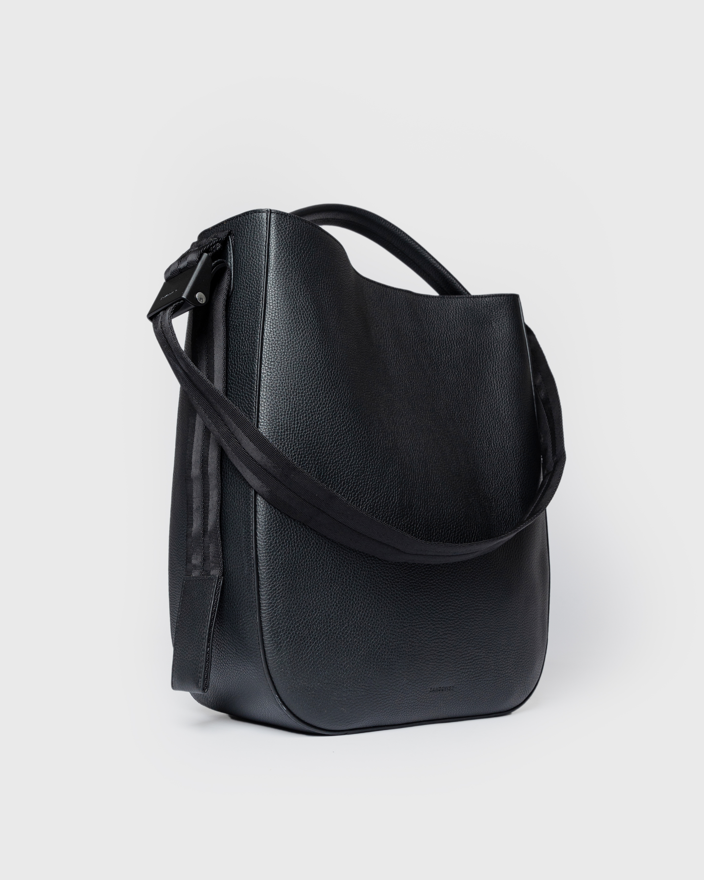Side view of Sandqvist Agile Hobo Tote Bag, black, showing the strap in the front.