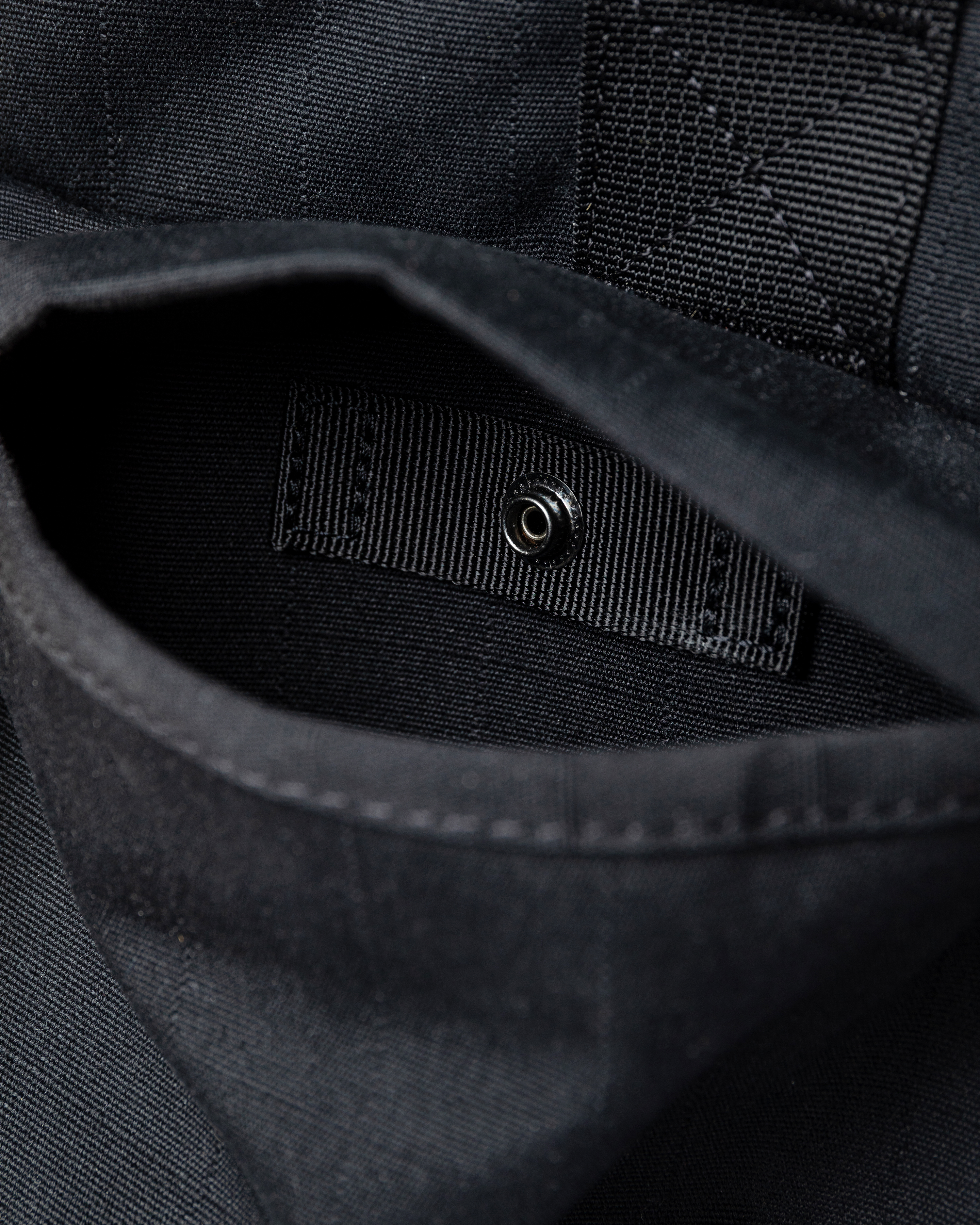 Sandqvist Everyday Briefcase, black. One of the front pockets with snap button.