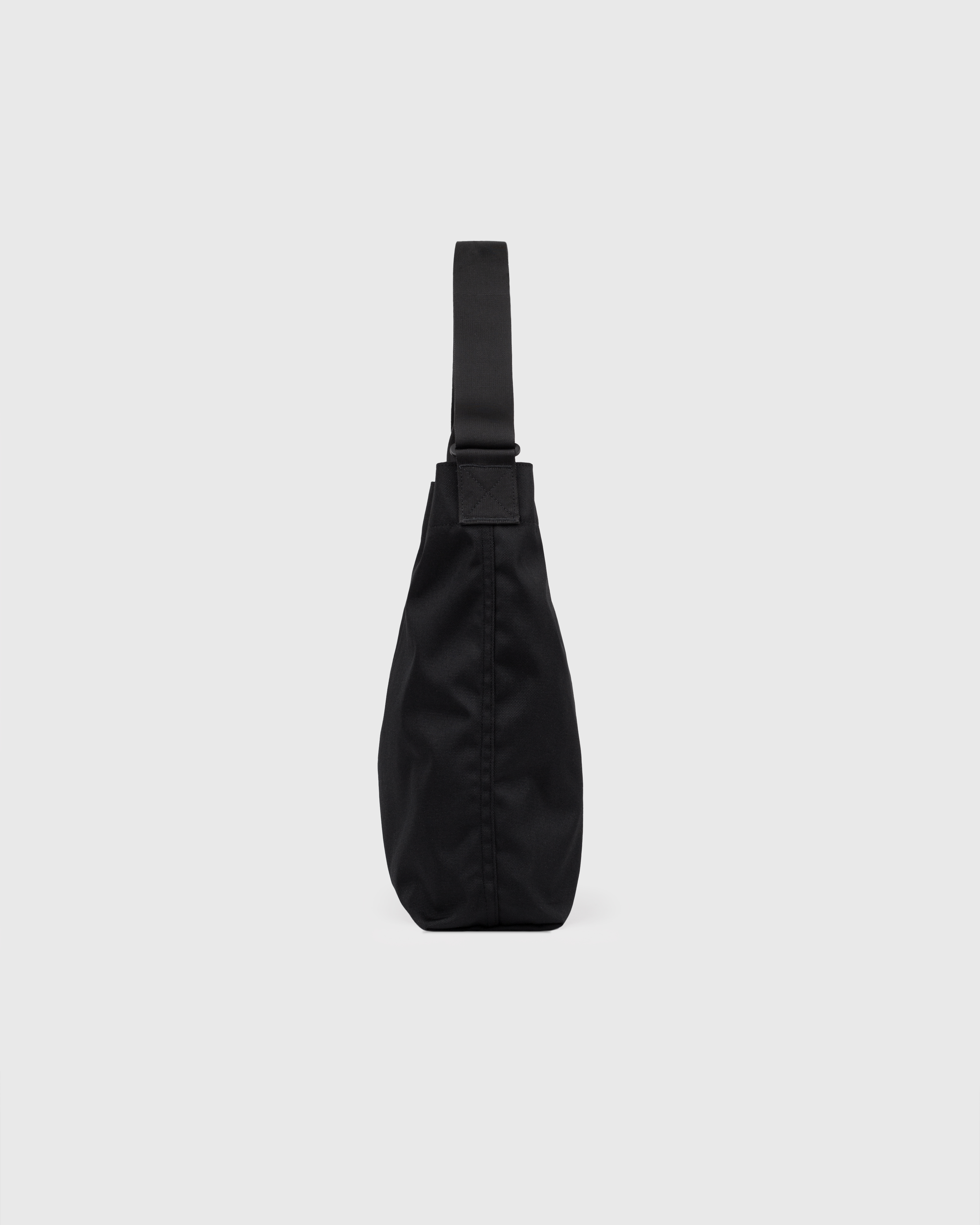 Sandqvist Ground Shopper Bag, black. Side view, side of shoulder strap.