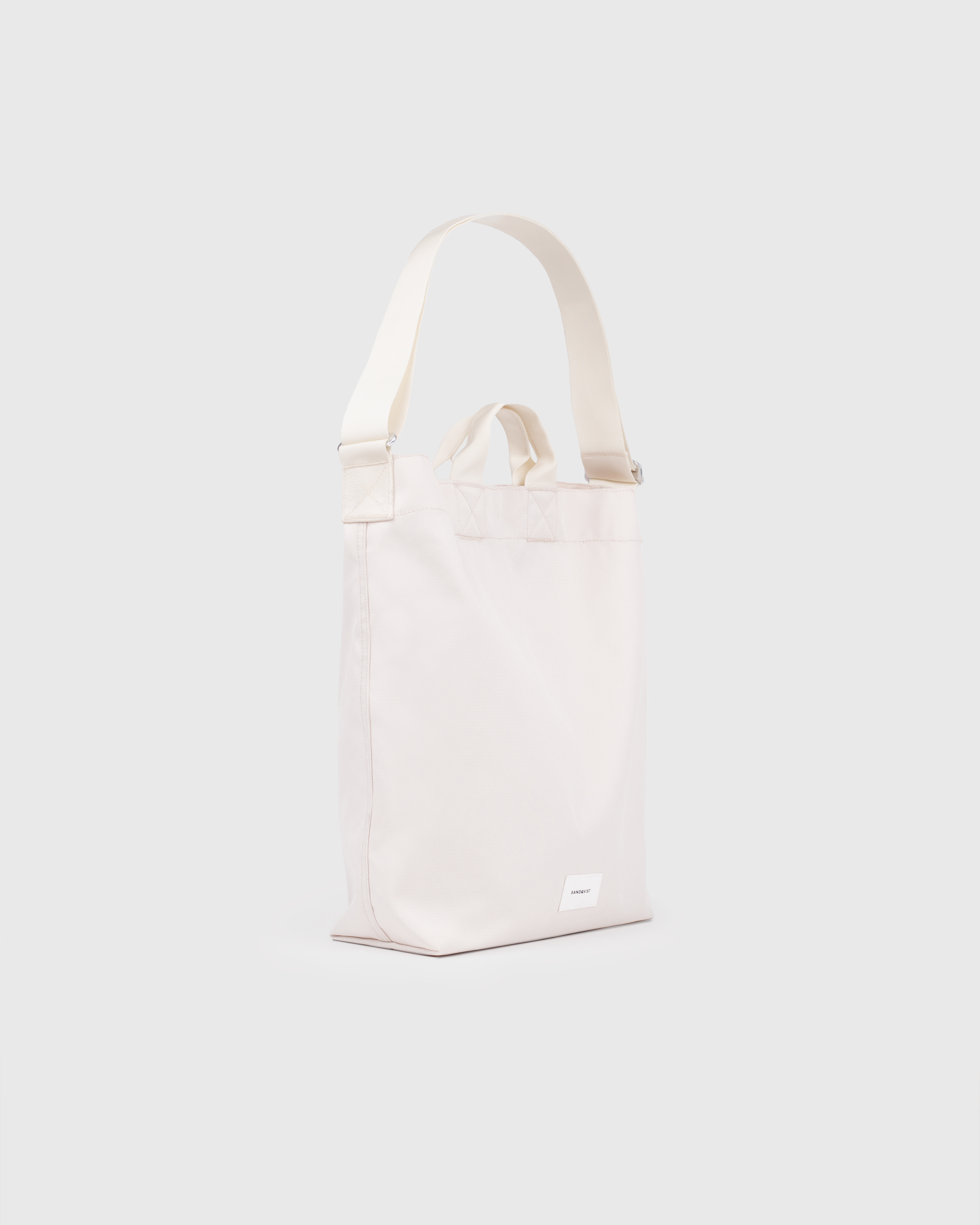 Sandqvist Ground Shopper Bag, white. Side view, handles and shoulder strap.